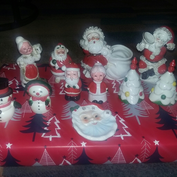 Vintage Christmas ,,salt and pepper,items listed i - Picture 1 of 3